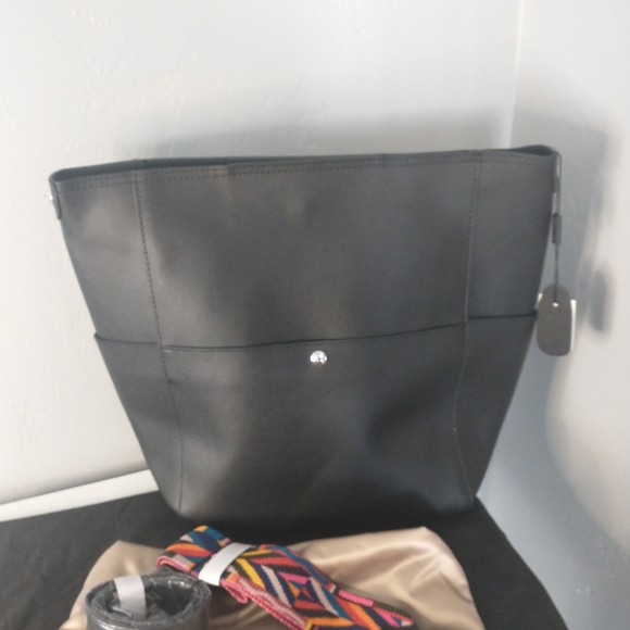 NWT Bostanten women's Leather Bucket Bag Purse Aztec Strap - Picture 4 of 10